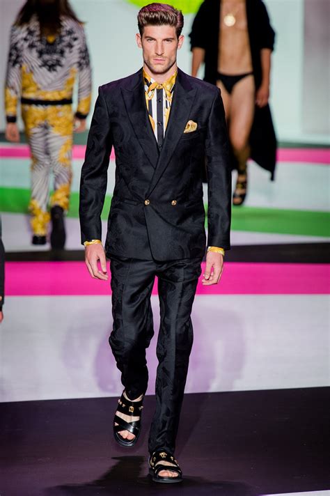 completo versace uomo elegante|Giacche da uomo di Versace .